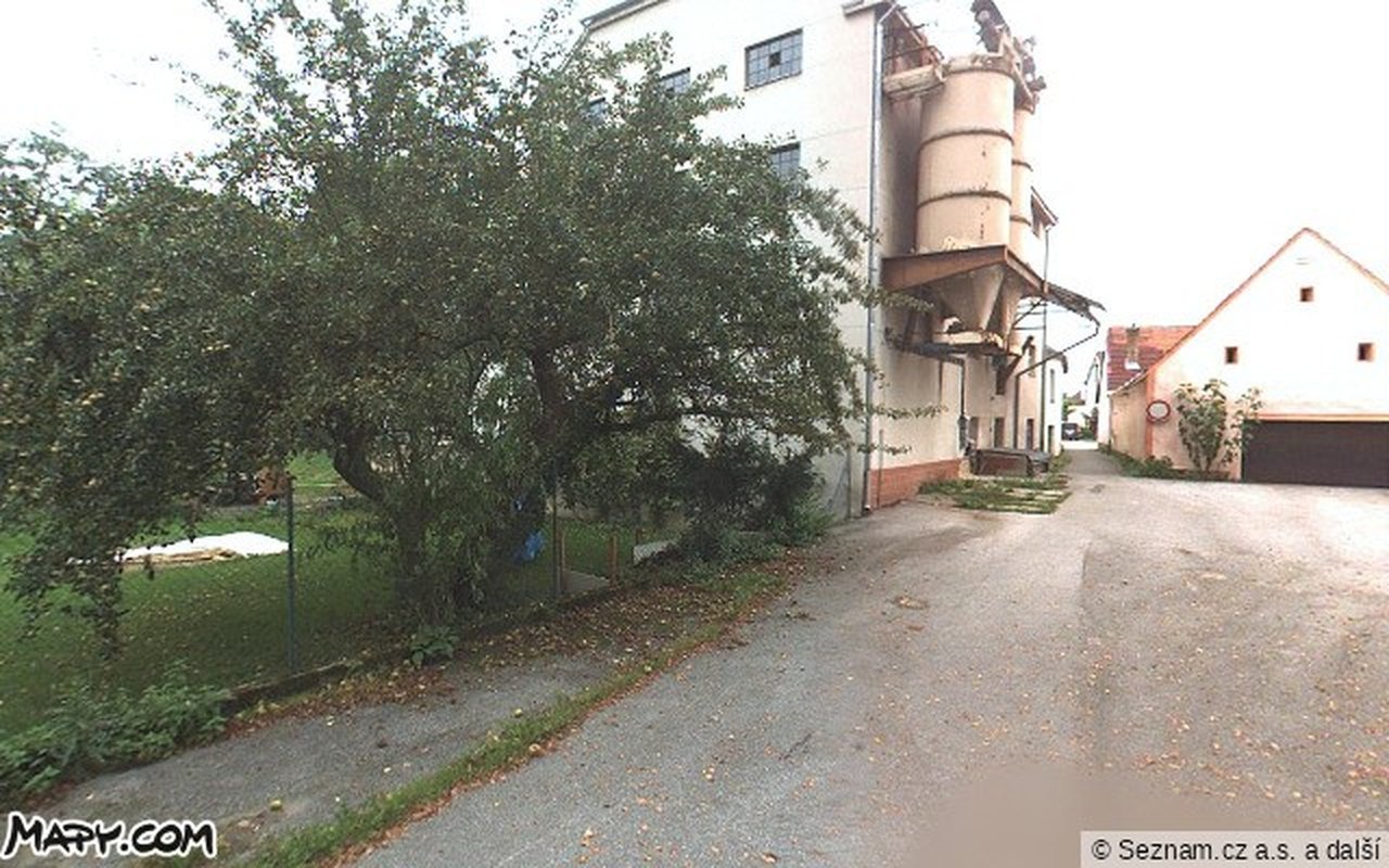 Pohled z ulice — Mapy.com