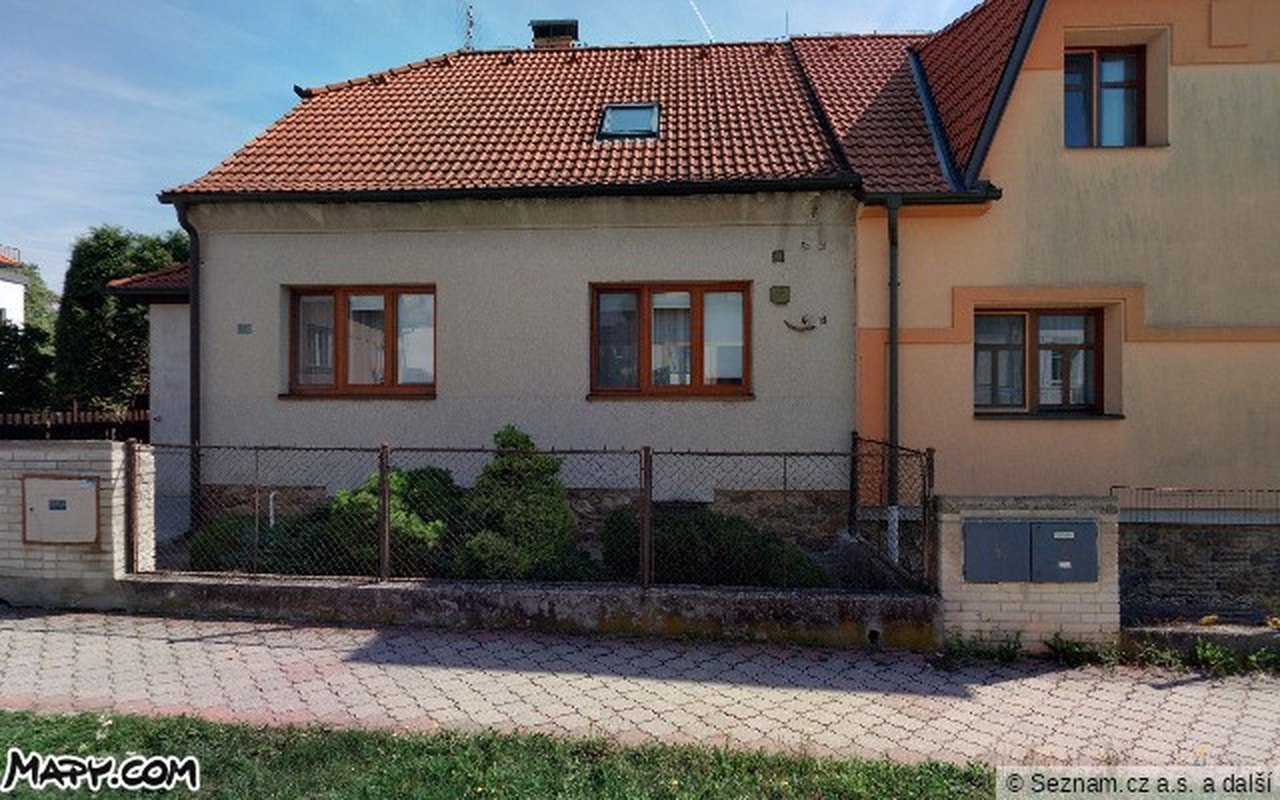 Pohled z ulice — Mapy.com