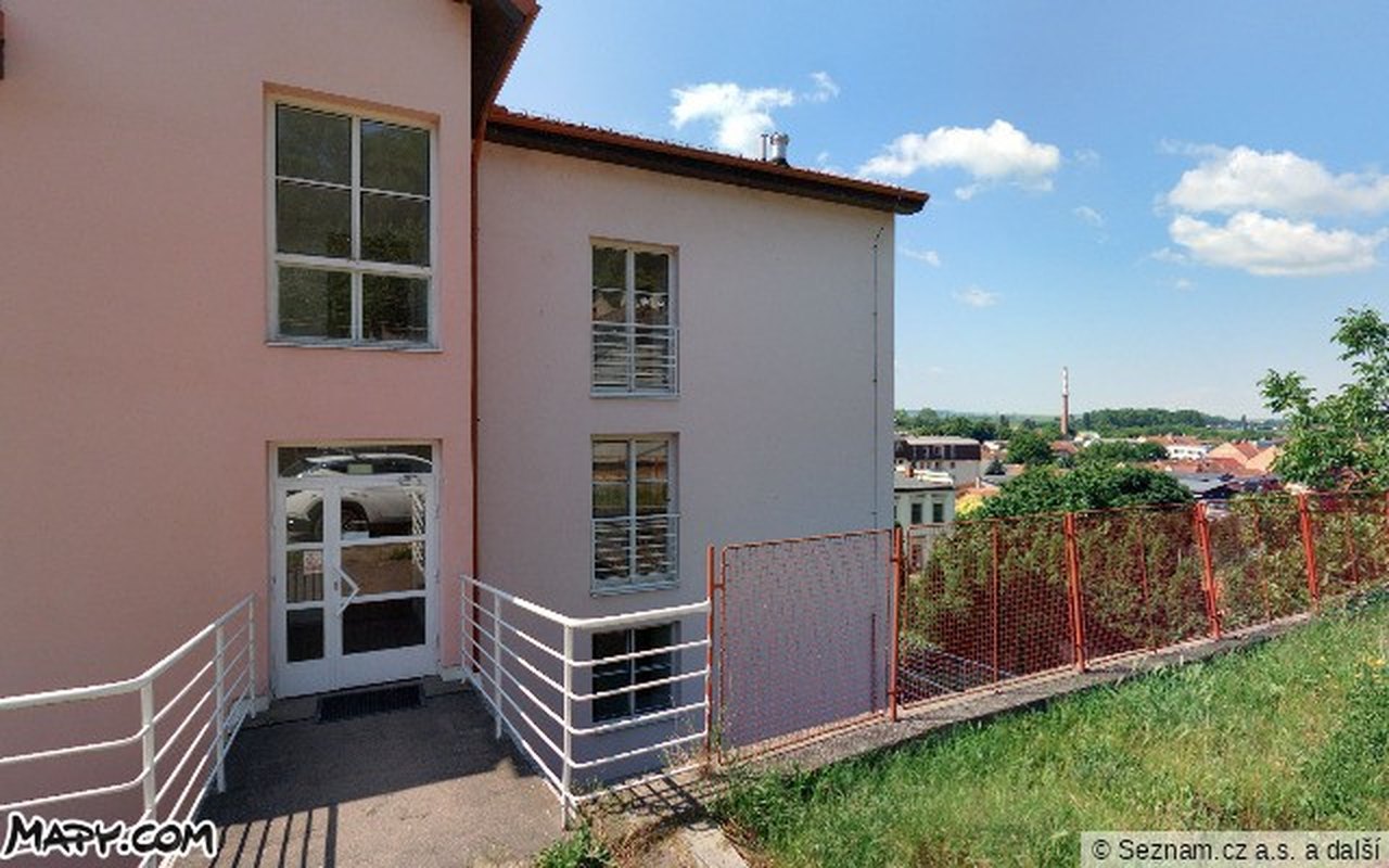 Pohled z ulice — Mapy.com